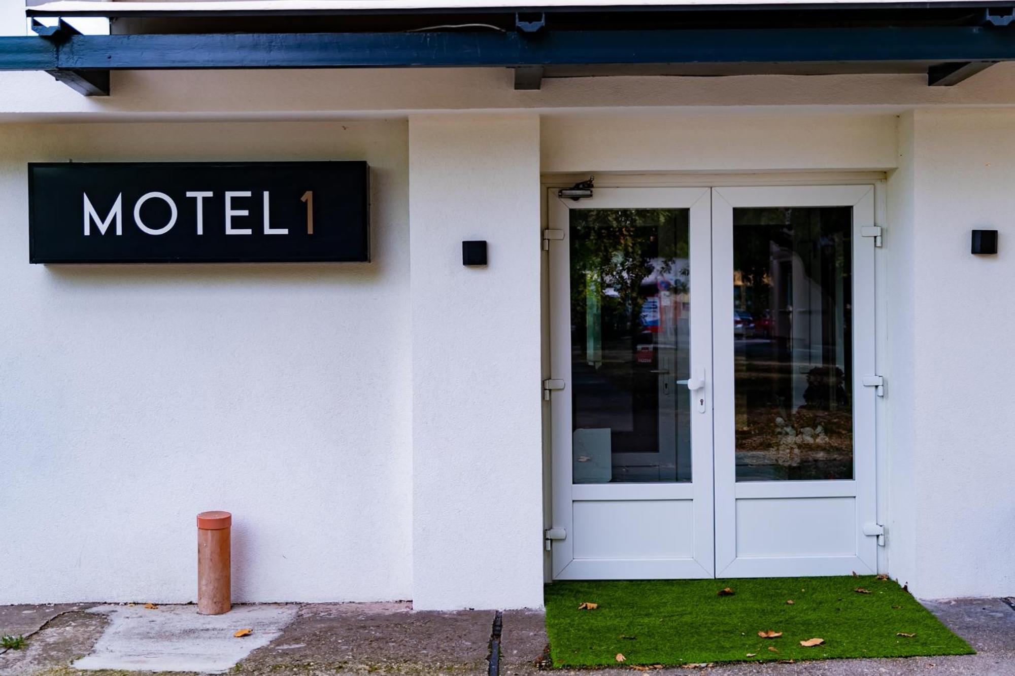 Motel 1 Dunaújváros Exterior foto
