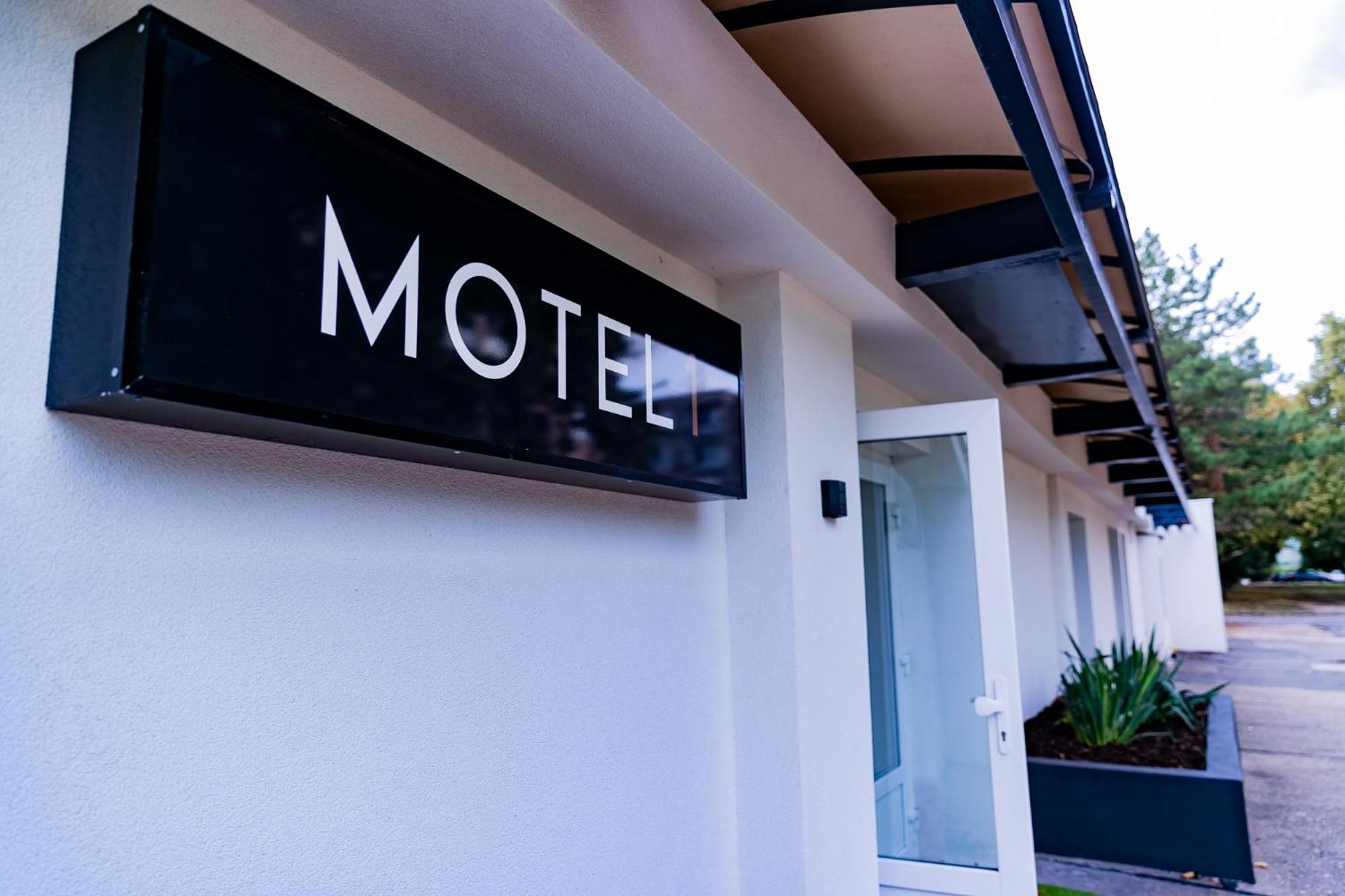 Motel 1 Dunaújváros Exterior foto